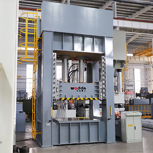 315噸框架式(shi)汽車钣金件(jiàn)液壓機