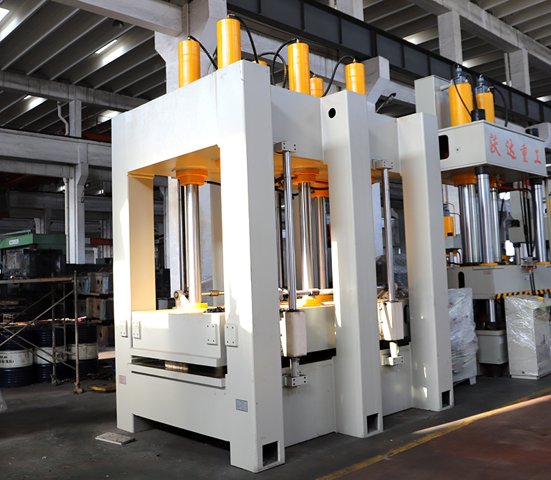 建(jian)築隔溫新型材料(liao)成型機