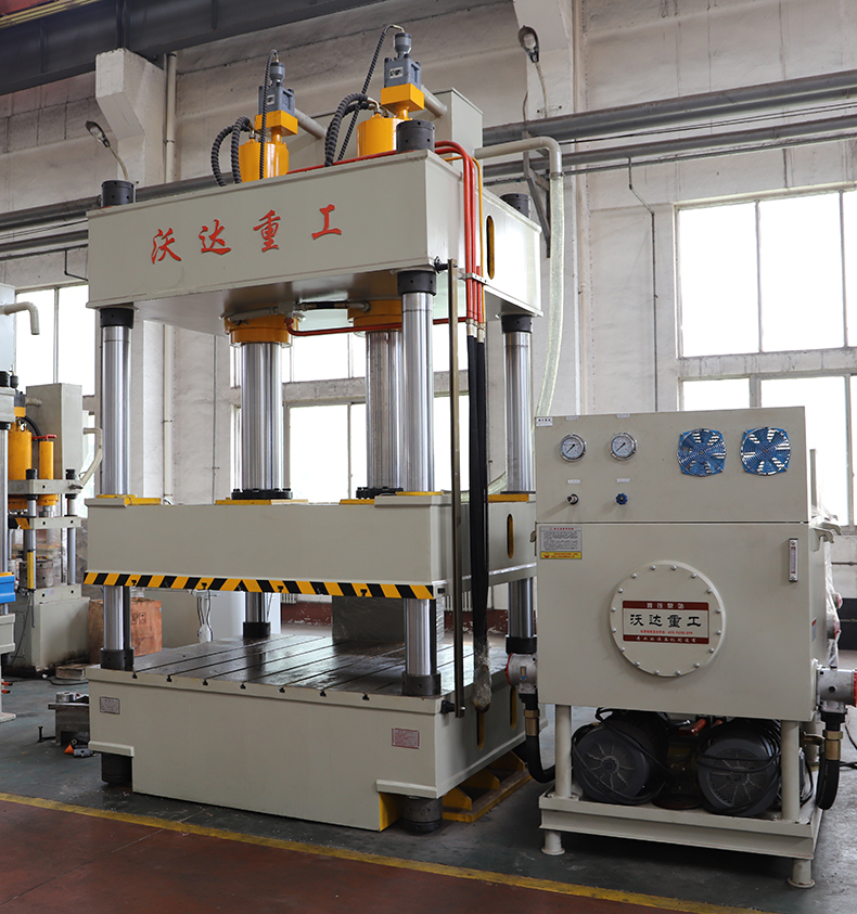 電(dian)車擋風闆成型液(yè)壓機