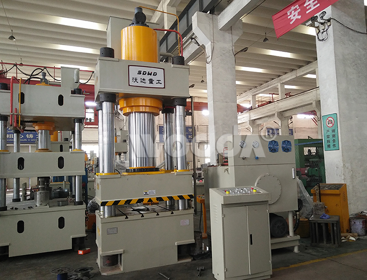 500噸(dun)三梁四(sì)柱液壓(ya)機