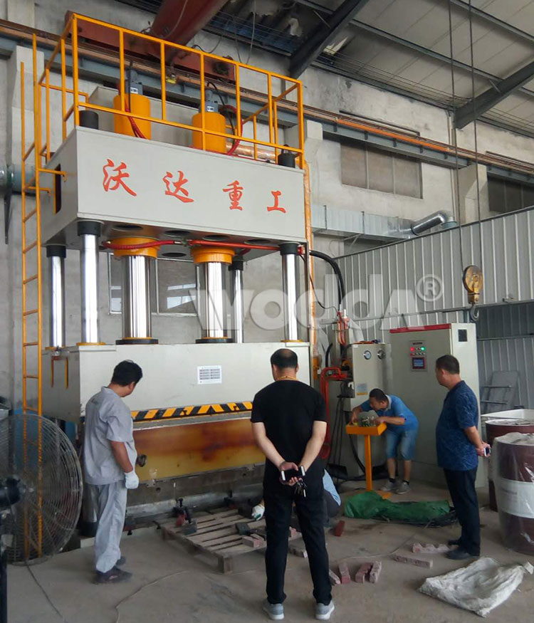 1200噸四柱(zhù)液壓機(jī)