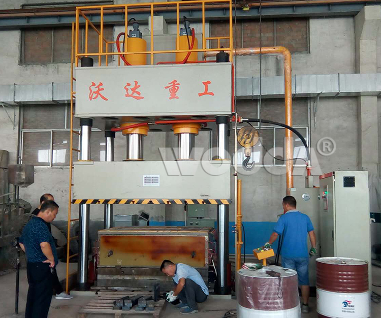 化糞池(chi)四柱液(ye)壓機