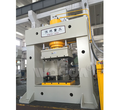 200噸大(dà)跨徑龍門(men)液壓機