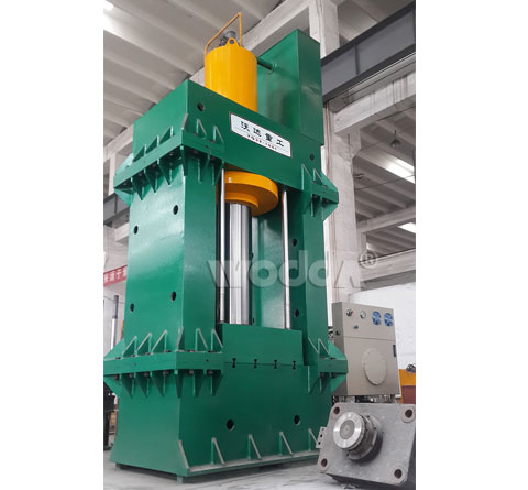 630噸龍(long)門液壓機(ji)