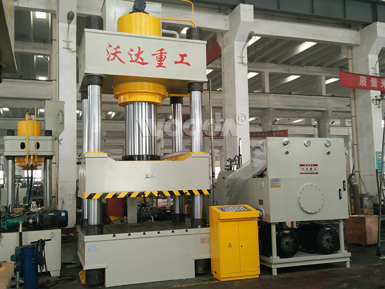 800T三梁四(si)柱液壓機(ji)