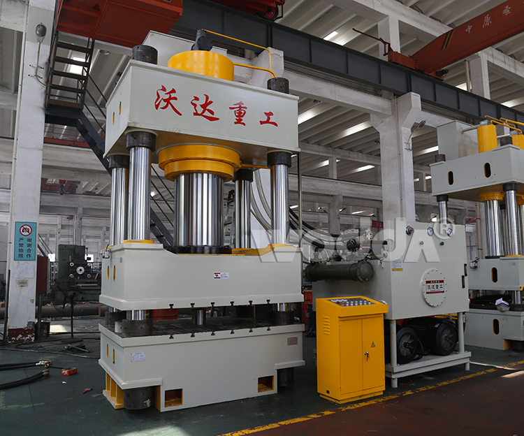 三梁(liang)四柱液壓機(ji)