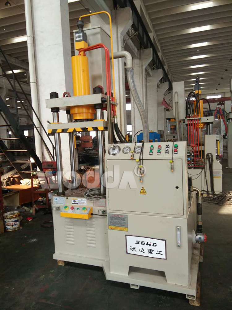 40噸連(lián)體四柱液(yè)壓機