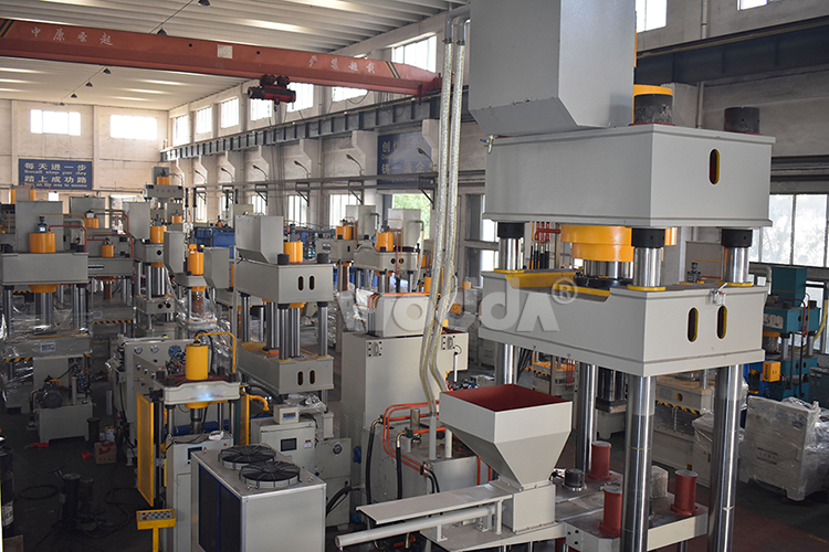 800噸(dun)四梁四(si)柱液壓(ya)機