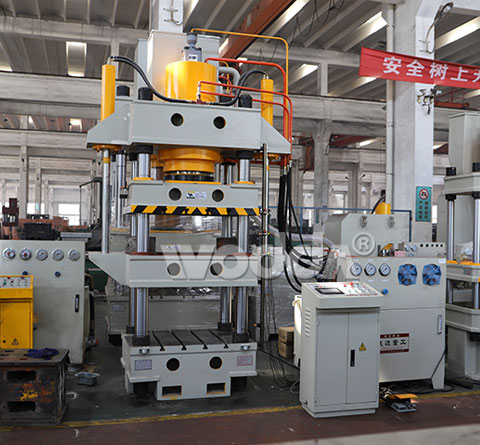 315噸四梁四(sì)柱液壓機(jī)