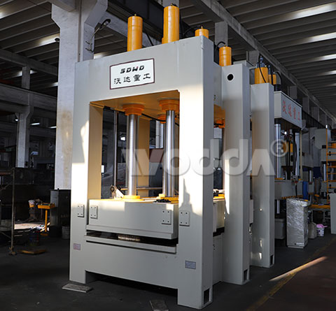 400T龍門(mén)框架式液(ye)壓機