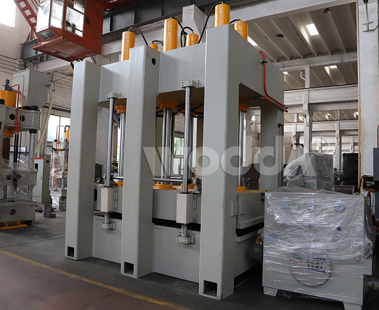 龍門框架式(shì)液壓機