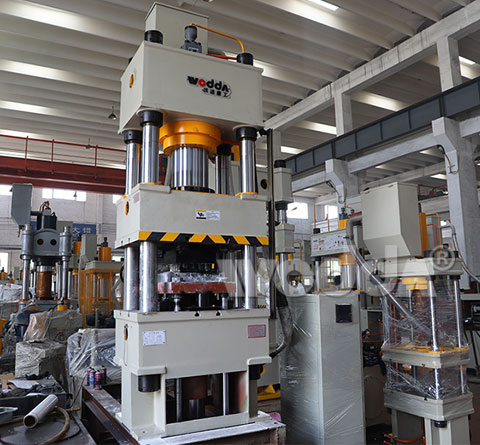 四梁四柱(zhù)液壓機