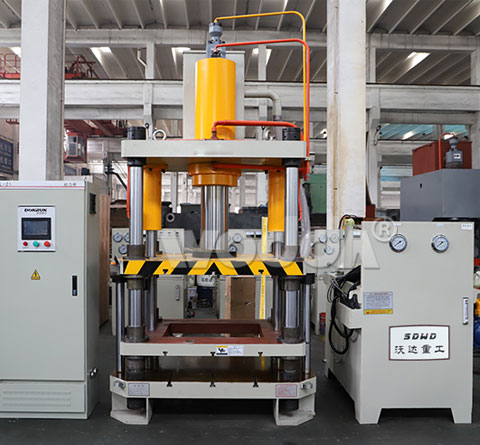 100T四梁(liáng)四柱液壓(yā)機