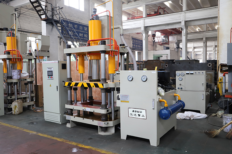 100T四(si)梁四柱液(yè)壓機