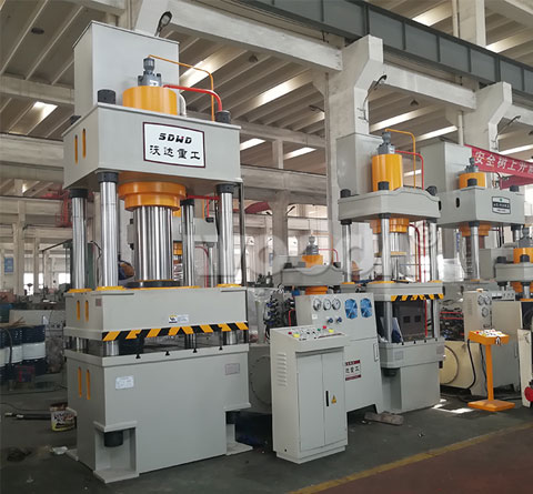 315噸四(si)柱液壓機