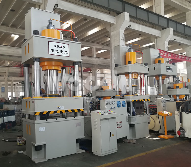 三(sān)梁四柱(zhù)液壓機(ji)