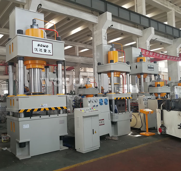 315噸四(sì)柱液壓(yā)機