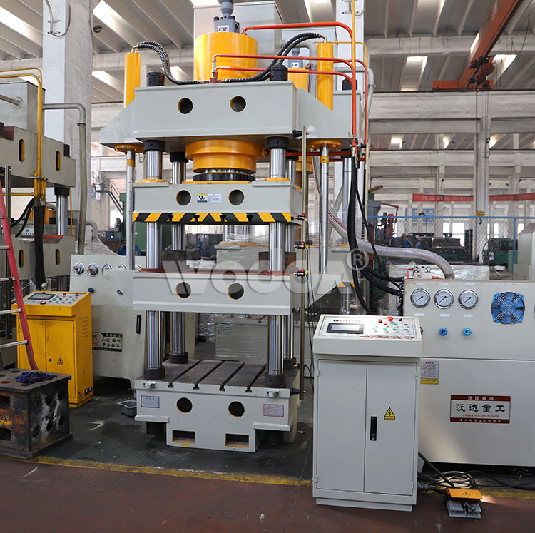 500噸四梁(liang)四柱液(yè)壓機