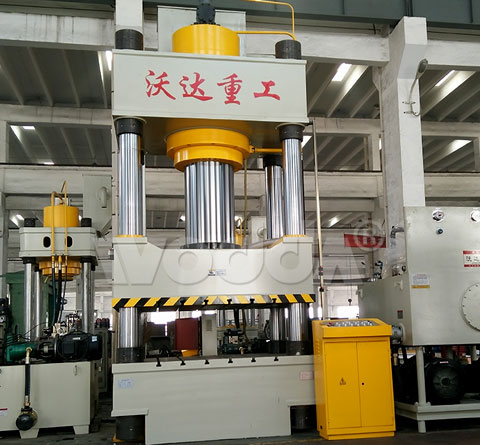 500噸三(sān)梁四柱液(ye)壓機