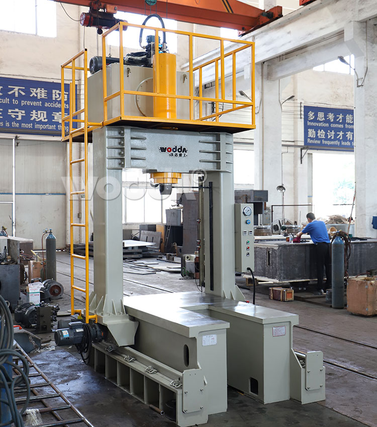 小(xiǎo)型龍門(men)液壓機(ji)