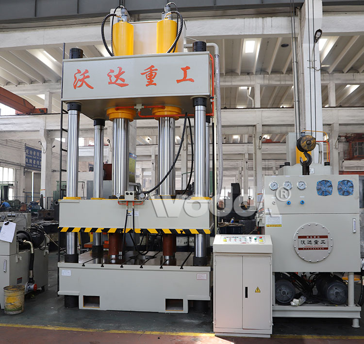 四(sì)柱三梁液壓機(jī)