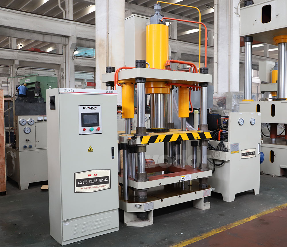 100噸四梁四(si)柱液壓機