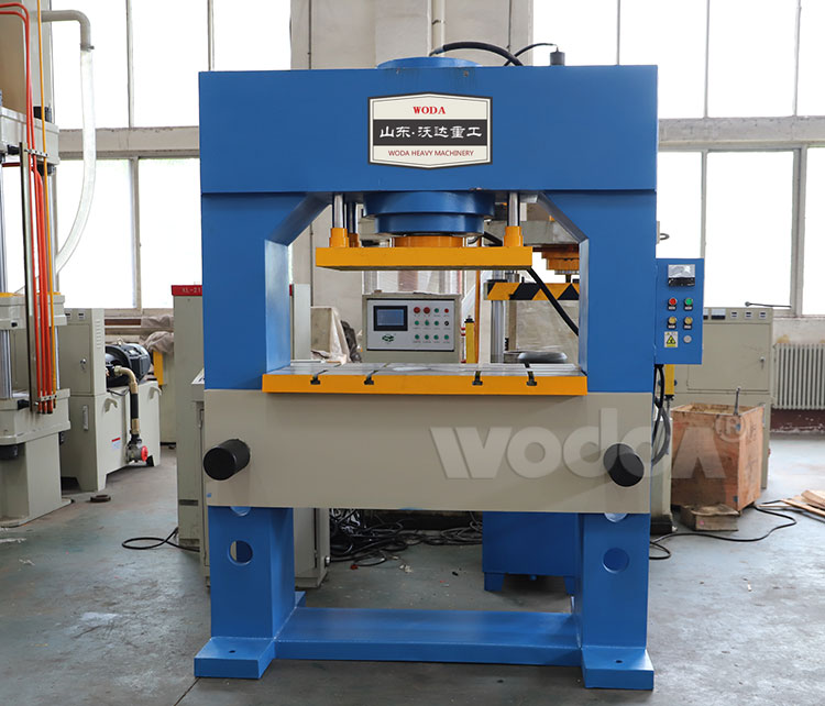 大噸位龍(long)門液壓機