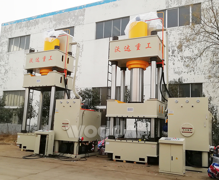 1500噸三梁四(si)柱液壓機