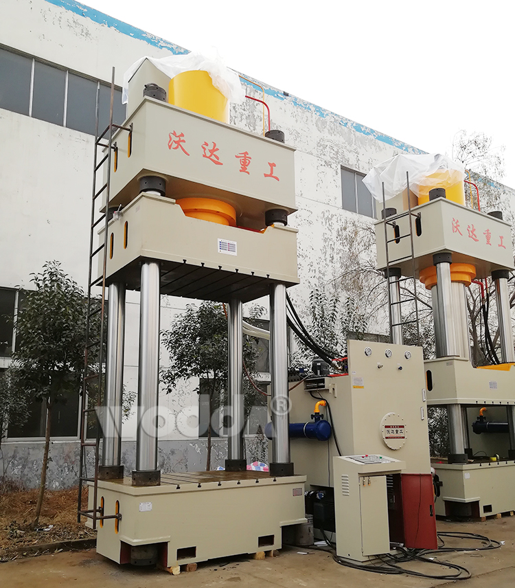 1500噸三梁四柱(zhu)液壓機