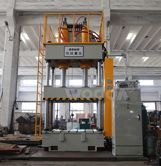 500噸(dūn)四柱三梁液(ye)壓機實景拍(pai)攝