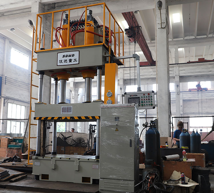 500噸四柱三(sān)梁液壓機技(jì)術參數