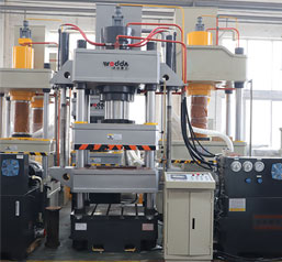 315噸(dun)四梁四(si)柱液壓(ya)機