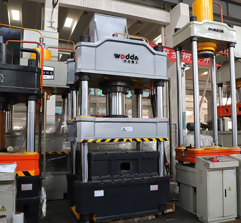 315噸三(sān)梁四柱(zhu)液壓機(jī)