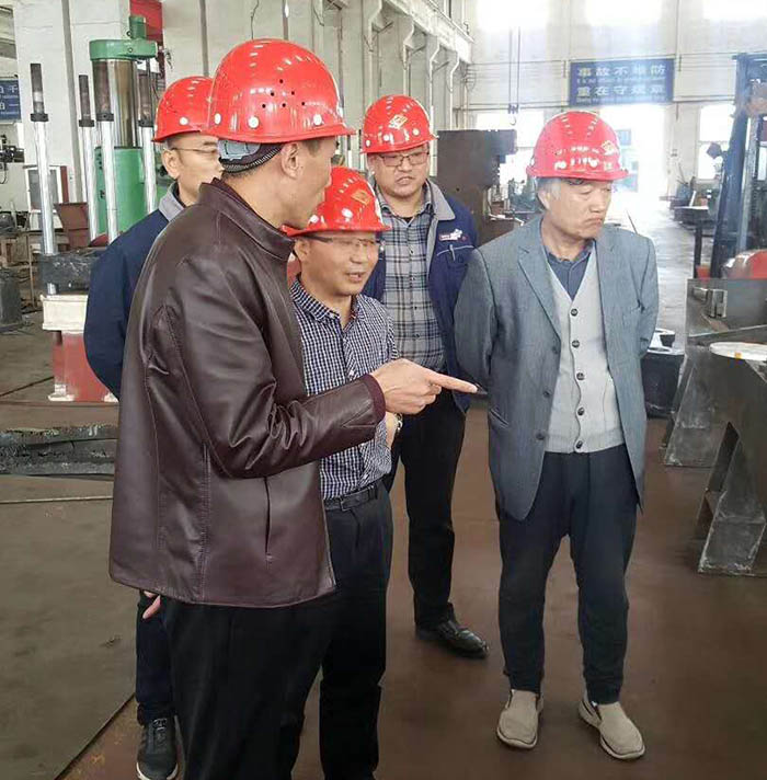 劉總與交大教(jiāo)授交流