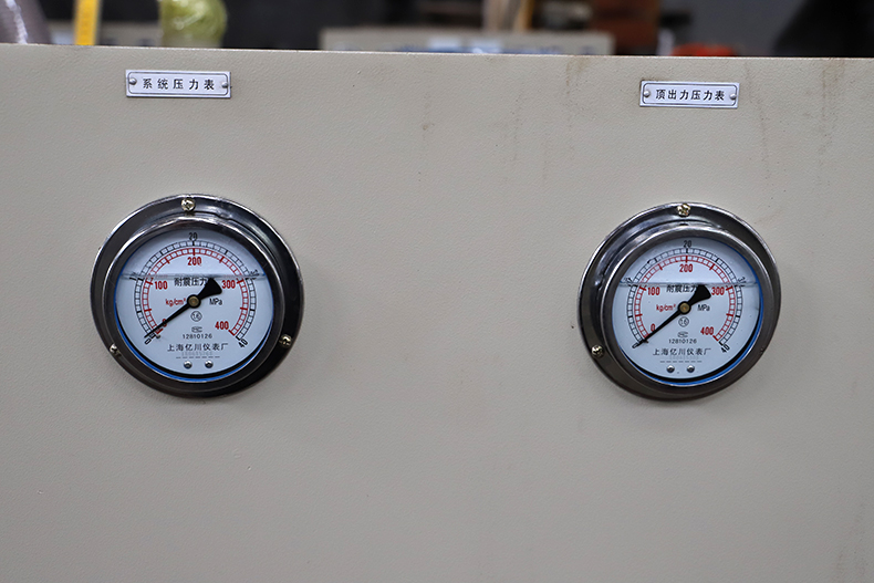 四柱三梁液壓(yā)機油表