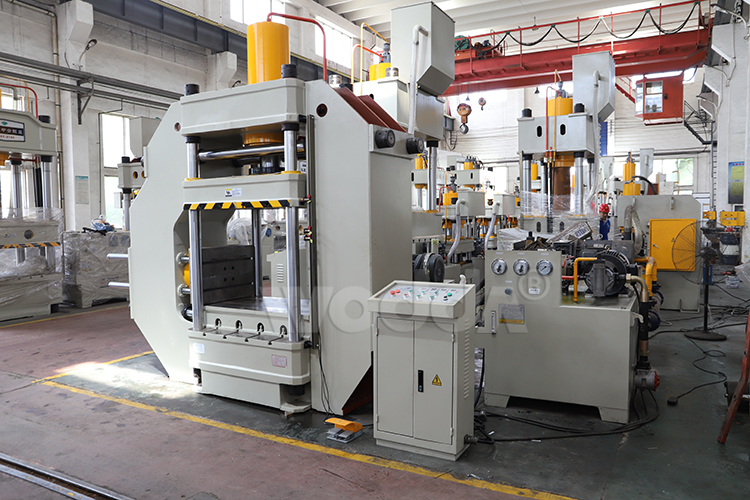 高鐵配件成(cheng)型液壓機