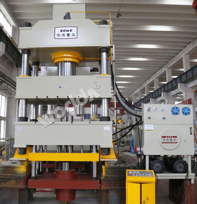 630噸不鏽鋼水(shui)槽拉伸液壓機