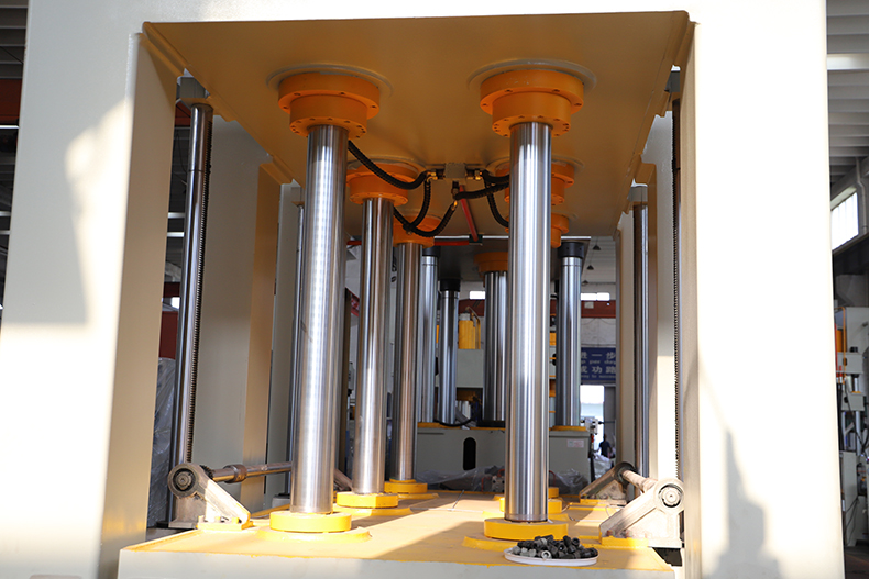 建築(zhu)隔溫新(xīn)型材料(liao)成型機(jī)