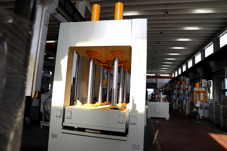 建(jiàn)築隔溫(wen)新型材(cai)料成型(xing)機