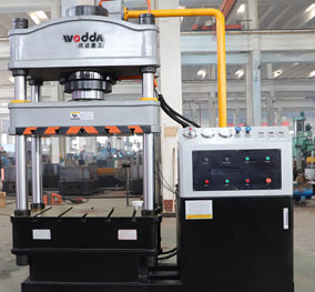 200噸(dun)四柱液壓(yā)機