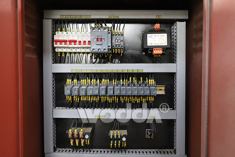 315噸三梁(liáng)四柱液壓機