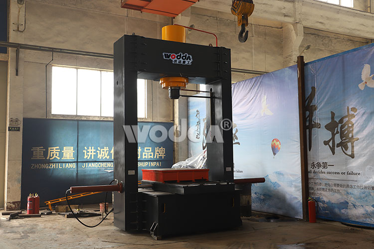 400噸龍門液(yè)壓機生産廠家(jiā)