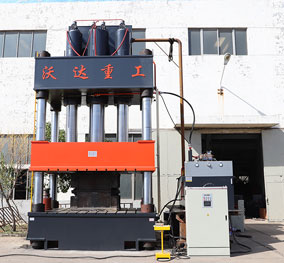 1800噸三梁(liang)四柱液壓機