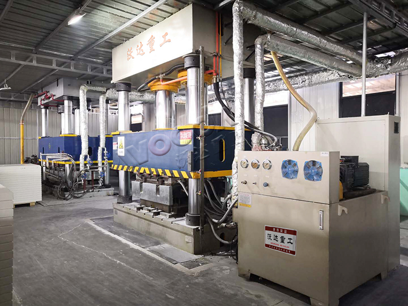 800噸玻(bō)璃鋼水箱(xiang)闆液壓機(jī)