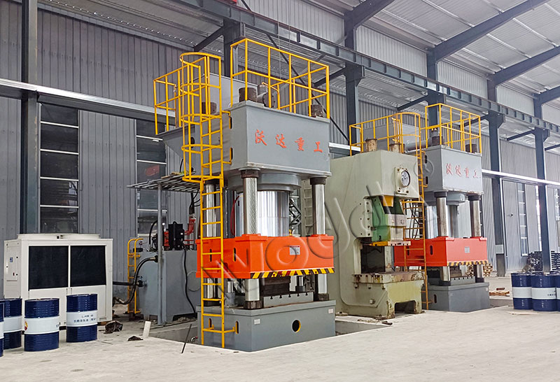 2000噸單缸四(si)柱液壓機(jī)