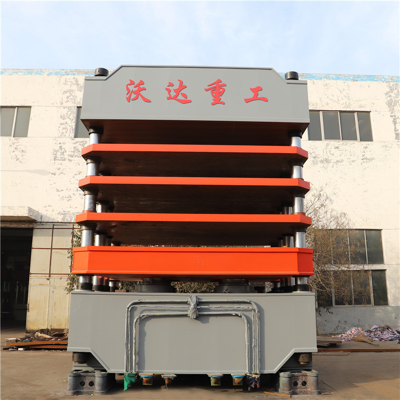 碳(tan)纖維複(fú)合材料(liào)成型液(yè)壓機