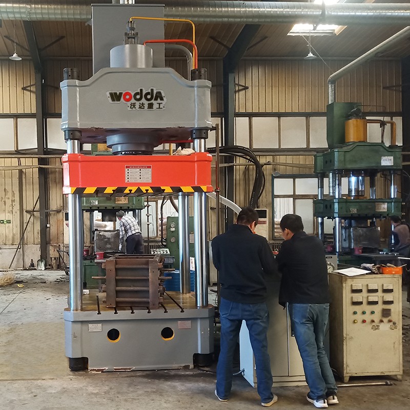 315噸國标(biao)三梁四柱液壓機(ji)