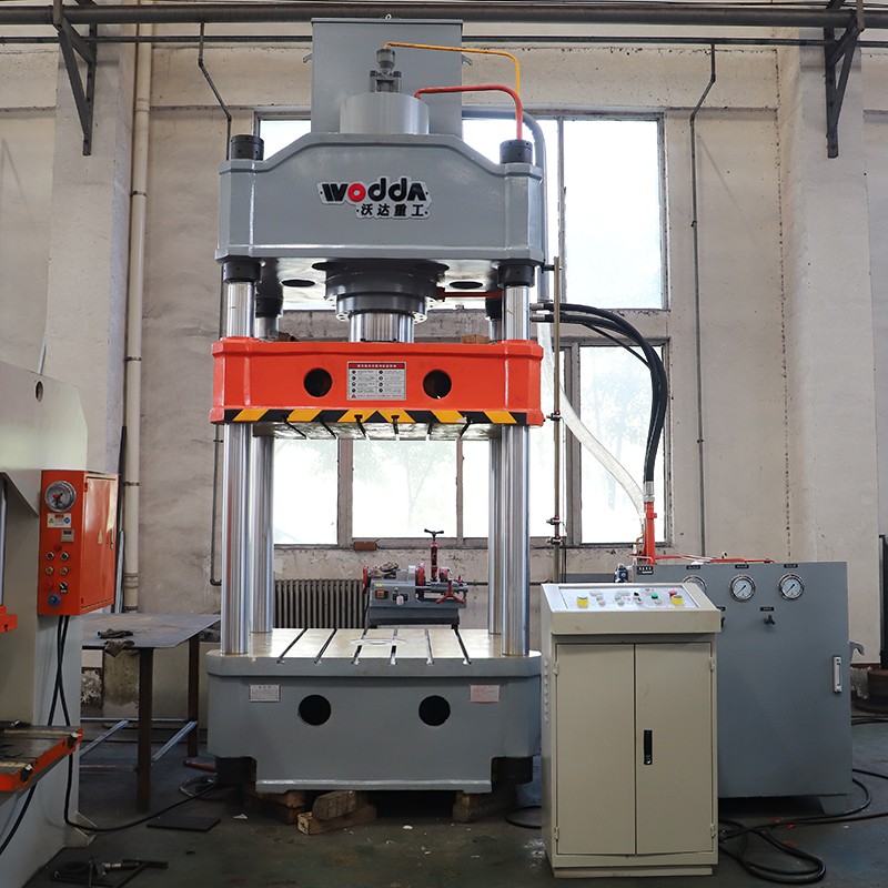 315噸(dūn)國标三梁四柱液(ye)壓機