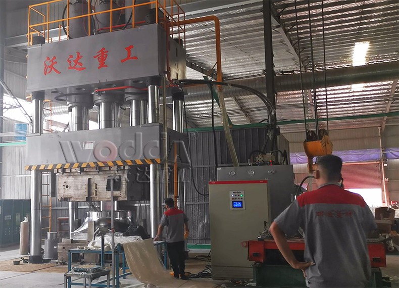 玻璃(li)鋼風機成型(xíng)液壓機