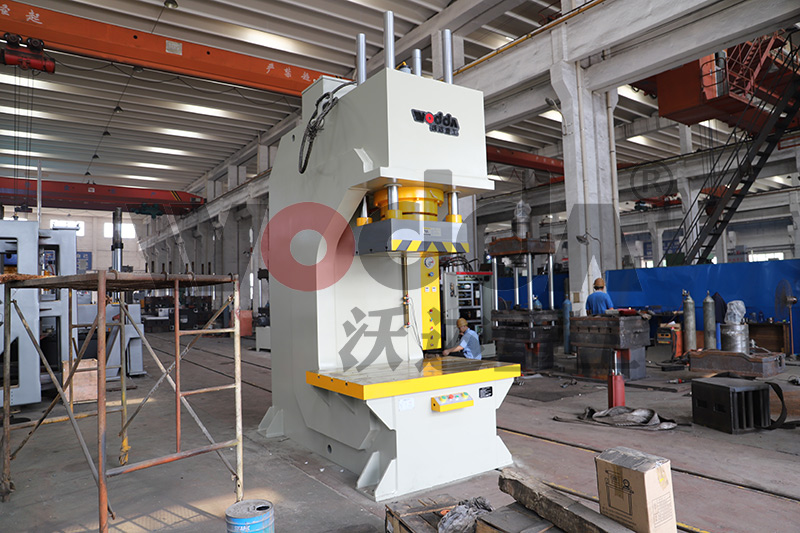 315噸單柱液壓機(ji)